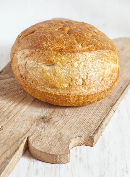 Domowy chleb na desce — Zdjęcie stockowe