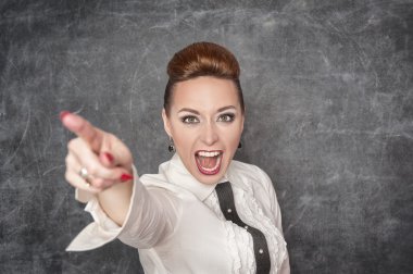 kızgın çığlık öğretmen işaret