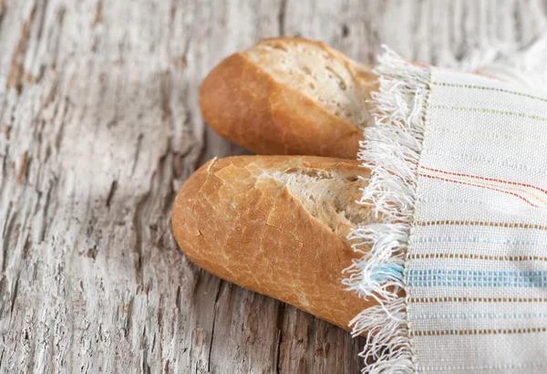 Baguette på trä ombord — Stockfoto