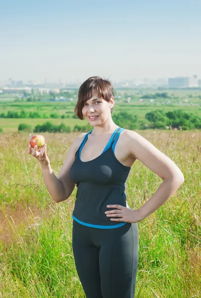 Fitness plus size mulher com maçã — Fotografia de Stock