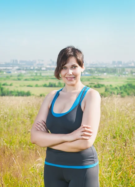 Fitness plus grootte vrouw glimlach — Stockfoto