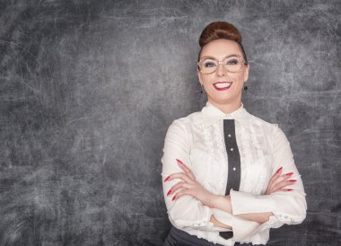 gülümseyen öğretmen