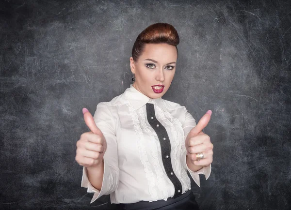 Beautiful fashion woman showing thumbs up sign — Stock Photo, Image