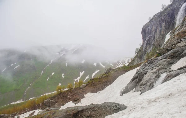 Beautiful Mountain Landscape Snow Fog Cloud Outdoor — Stock Photo, Image