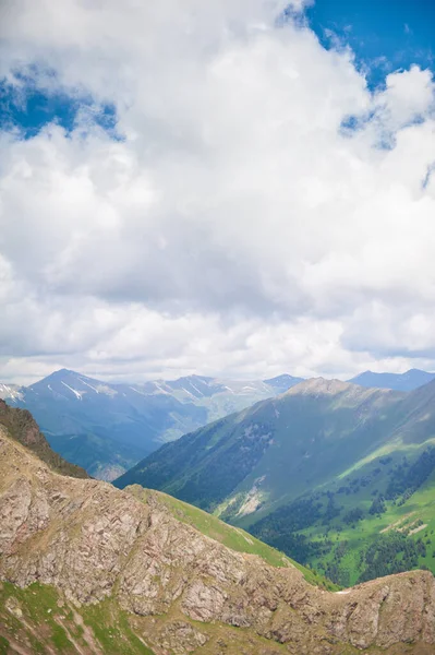 美しい山の風景と青空屋外 — ストック写真