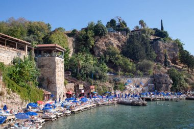 Antalya limanı yakınlarındaki Mermerli Plaji Mermerli Plajı - Antalya, Türkiye 10.22.2021