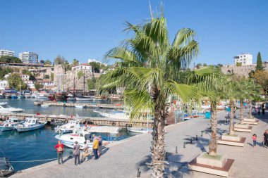 Limandaki eski Antalya limanı, Yat ve gemiler Antalya, Türkiye 10.22.2021.