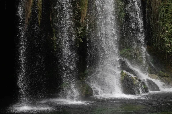 Blick Auf Schönen Wasserfall Wald — Stockfoto
