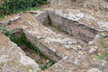 Türkiye 'nin antik kentinde antik mezarlar.