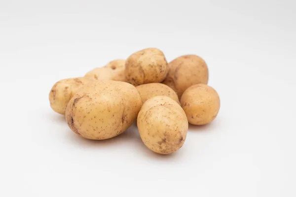 Frische Junge Kartoffel Auf Weißem Hintergrund — Stockfoto