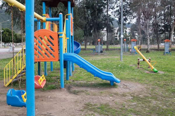 Colorido Parque Infantil Parque Del Jardín —  Fotos de Stock