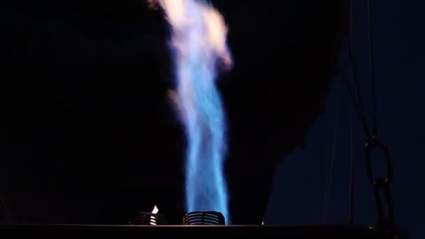 燃烧膨胀的热气球 — 图库视频影像