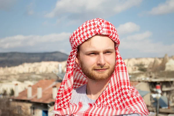 Όμορφος Άντρας Από Την Αραβία Που Φοράει Keffiyeh Στην Αραβική — Φωτογραφία Αρχείου