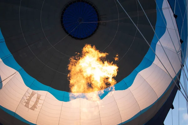 Φλόγα Από Καυστήρα Αερίου Φουσκώνοντας Αερόστατο Θερμού Αέρα — Φωτογραφία Αρχείου