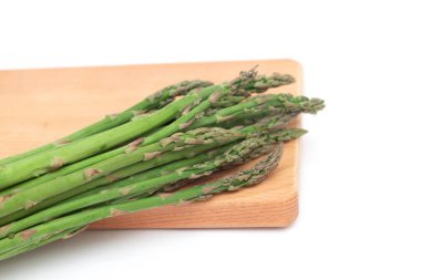 Tahtada taze kuşkonmaz.