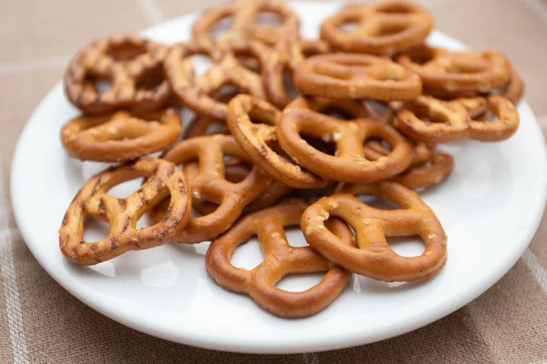 Tasty Salty Cracker Pretzels Plate — Fotografia de Stock