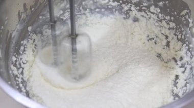 Pasta için mutfak çırpıcı kremi..