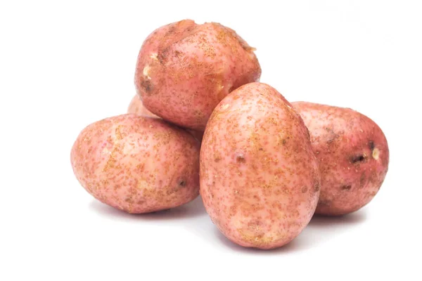 Frische Rote Rohe Kartoffeln Auf Weißem Hintergrund — Stockfoto