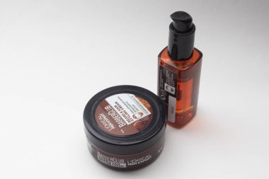 Cedar Wood Oil ile Loreal Paris Sakal Biçimli Kuaför Kulübü Rusya, Krasnoyarsk 08.25.2022.