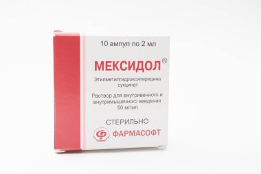 Meksika ilacını enjekte etmek için ampul ambalajı. Rusya, Krasnoyarsk 08.25.2022.