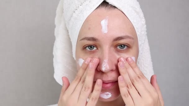 Young Happy Woman Applying Cream Her Face — Vídeos de Stock