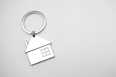 Ev şeklinde metal anahtarlık..