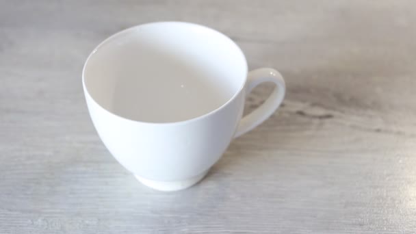 Zubereitung Von Instant Kaffee Mit Heißem Wasser Der Küche — Stockvideo