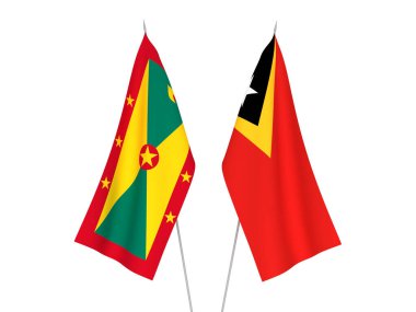 Doğu Timor ve Grenada 'nın ulusal kumaş bayrakları beyaz arka planda izole edildi. 3d resimleme.