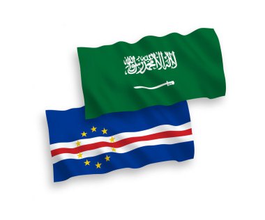 Beyaz arka planda Suudi Arabistan ve Cabo Verde Cumhuriyeti 'nin ulusal taşıyıcı kumaş bayrakları izole edildi. 1 'e 2 oranında.