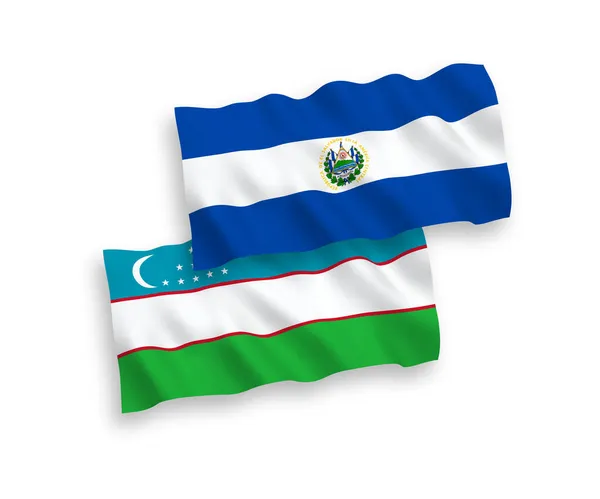 엘살바도르 공화국 우즈베키스탄의 국기들은 바탕에 고립되어 있었다 — 스톡 벡터