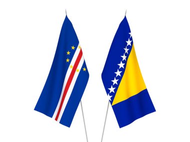 Bosna-Hersek ve Cabo Verde Cumhuriyeti 'nin ulusal kumaş bayrakları beyaz arka planda izole edildi. 3d resimleme.