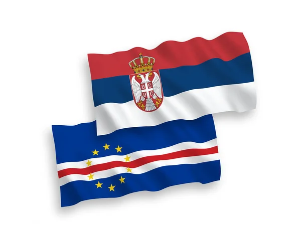 佛得角共和国和塞尔维亚的国家病媒织物波条旗在白色背景下隔离 1比2的比例 — 图库矢量图片