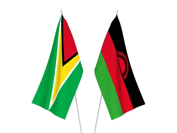 ガイアナ共和国とマラウィ共和国の国旗が白地に隔離されている 3Dレンダリング図 — ストック写真