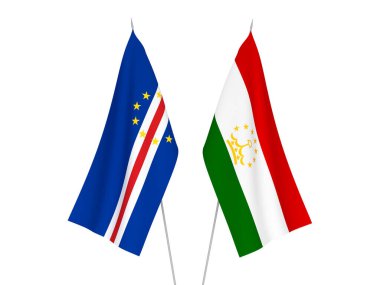 Beyaz arka planda Tacikistan ve Cabo Verde 'nin ulusal kumaş bayrakları izole edildi. 3d resimleme.