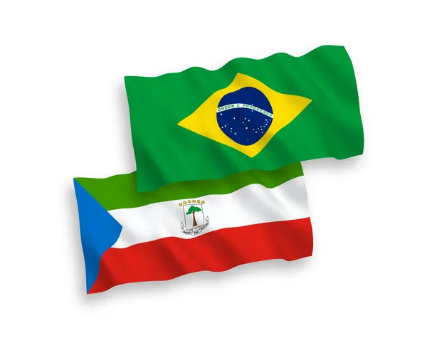 Vlaggen van Brazilië en de Republiek Equatoriaal-Guinea op een witte achtergrond — Stockvector