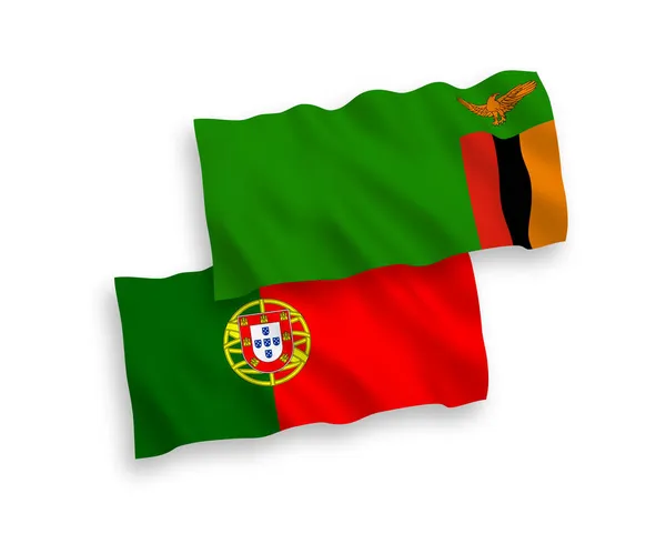 Vlaggen van Portugal en de Republiek Zambia op een witte achtergrond — Stockvector