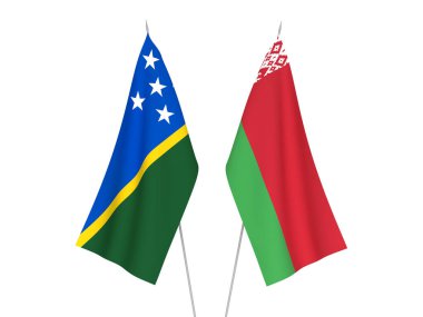 Beyaz arka planda Beyaz Rusya ve Solomon Adaları 'nın ulusal kumaş bayrakları izole edildi. 3d resimleme.