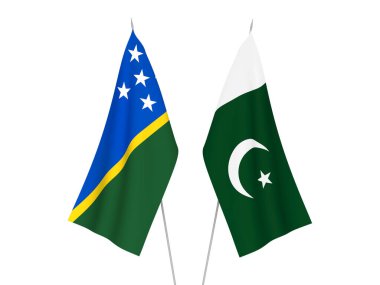 Beyaz arka planda Pakistan ve Solomon Adaları 'nın ulusal kumaş bayrakları izole edildi. 3d resimleme.