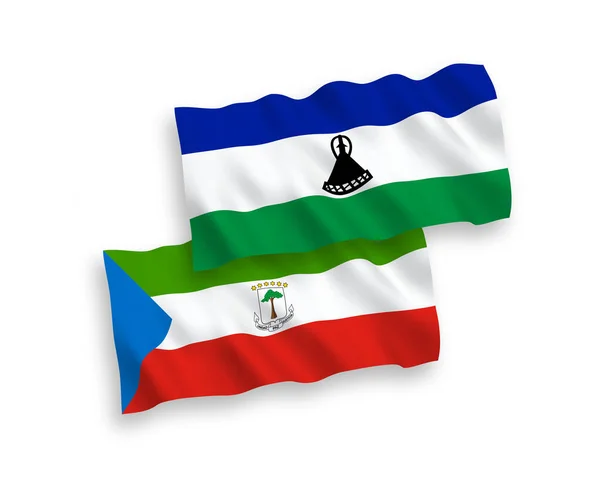 Vlaggen van de Republiek Equatoriaal-Guinea en Lesotho op een witte achtergrond — Stockvector