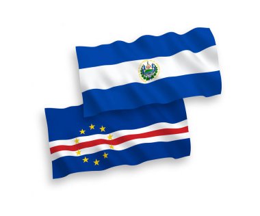 Beyaz arka planda, Cabo Verde Cumhuriyeti ve El Salvador Cumhuriyeti 'nin ulusal taşıyıcı kumaş bayrakları izole edildi. 1 'e 2 oranında.