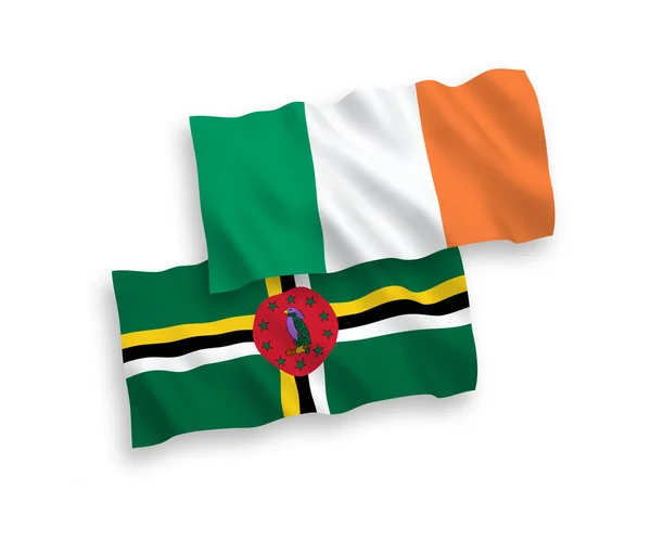爱尔兰和多米尼克的国家病媒织物波条旗在白色背景下隔离 1比2的比例 — 图库矢量图片