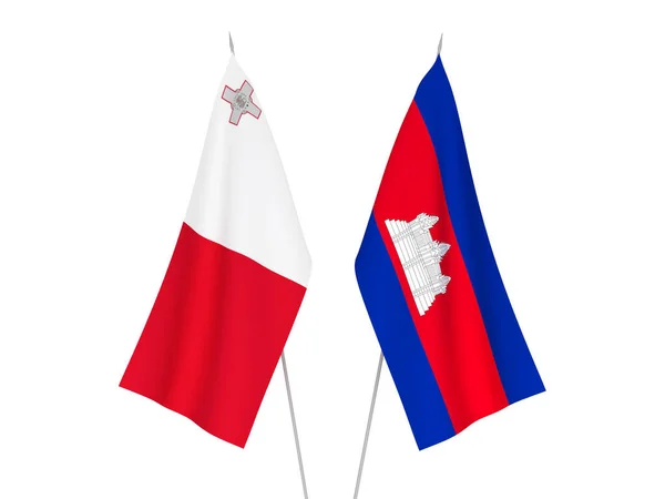 Nationalfahnen Des Königreichs Kambodscha Und Maltas Isoliert Auf Weißem Hintergrund — Stockfoto