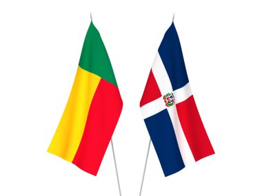 Beyaz arka planda Benin ve Dominik Cumhuriyeti 'nin ulusal kumaş bayrakları izole edildi. 3d resimleme.