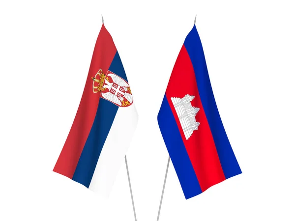 Bandeiras da Sérvia e do Reino do Camboja — Fotografia de Stock