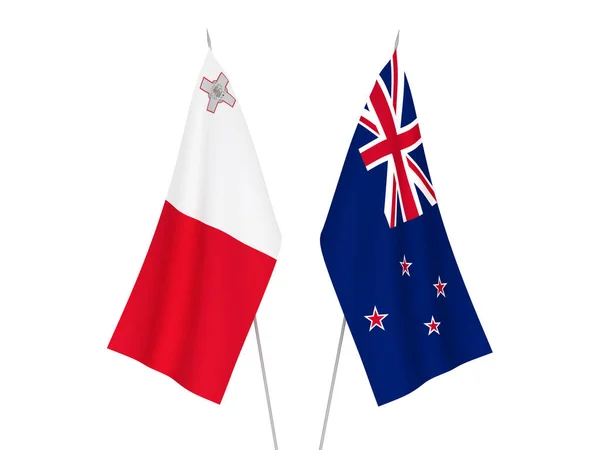 Εθνικές Σημαίες Υφάσματος Της Νέας Ζηλανδίας Και Της Μάλτας Απομονωμένες — Φωτογραφία Αρχείου