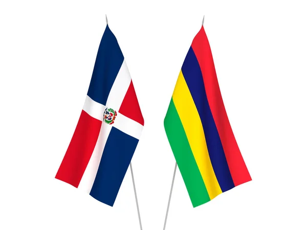 Nationale Stoffen Vlaggen Van Mauritius Dominicaanse Republiek Geïsoleerd Witte Achtergrond — Stockfoto