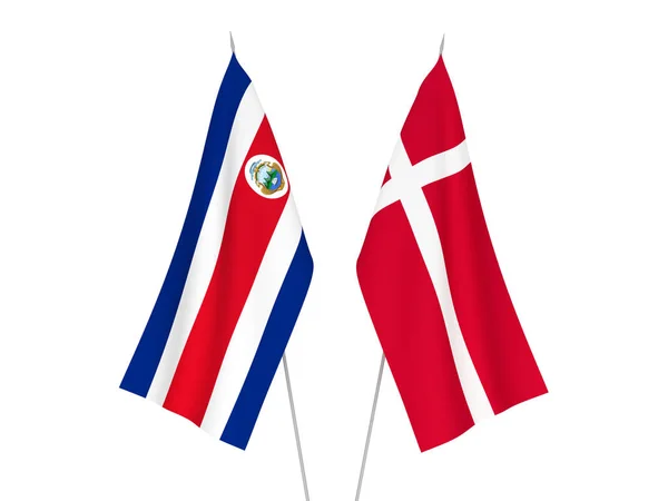 コスタリカとデンマークの国旗が白地に隔離されている 3Dレンダリング図 — ストック写真