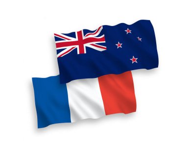 Beyaz arka planda Fransa ve Yeni Zelanda 'nın ulusal taşıyıcı kumaş bayrakları izole edildi. 1 'e 2 oranında.