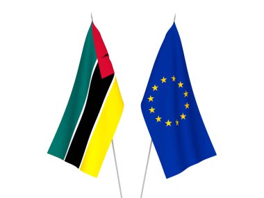 Beyaz arka planda Avrupa Birliği ve Mozambik Cumhuriyeti 'nin ulusal kumaş bayrakları izole edildi. 3d resimleme.
