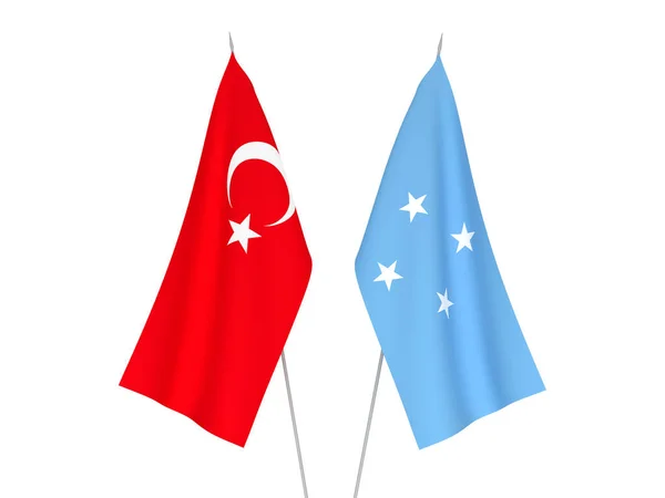 Nationalfahnen Der Föderierten Staaten Mikronesien Und Der Türkei Isoliert Auf — Stockfoto